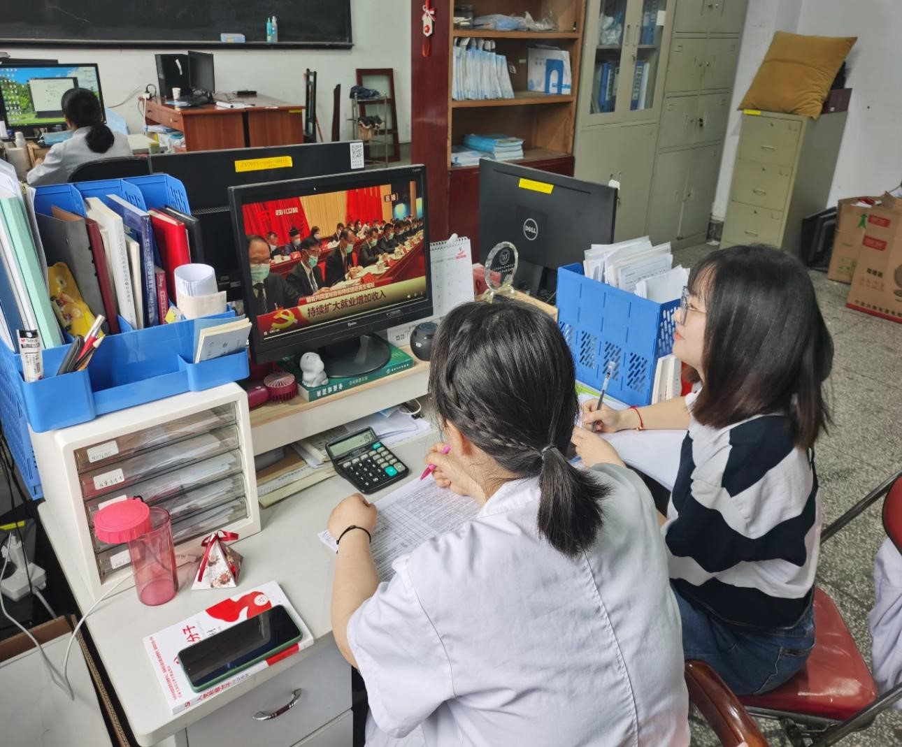 第三附属医院组织观看中国共产党四川省第十二次代表大会开幕式(图2)