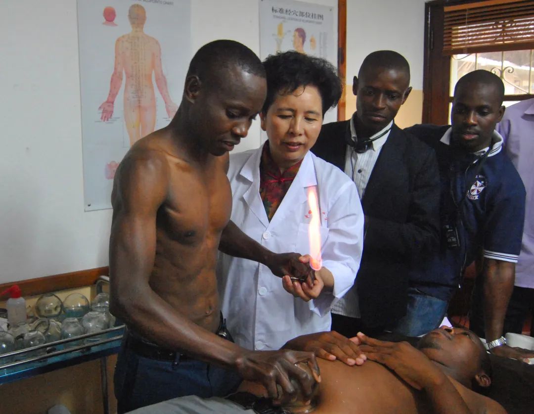 祝贺!张虹教授获评全国三八红旗手(图2) 图片