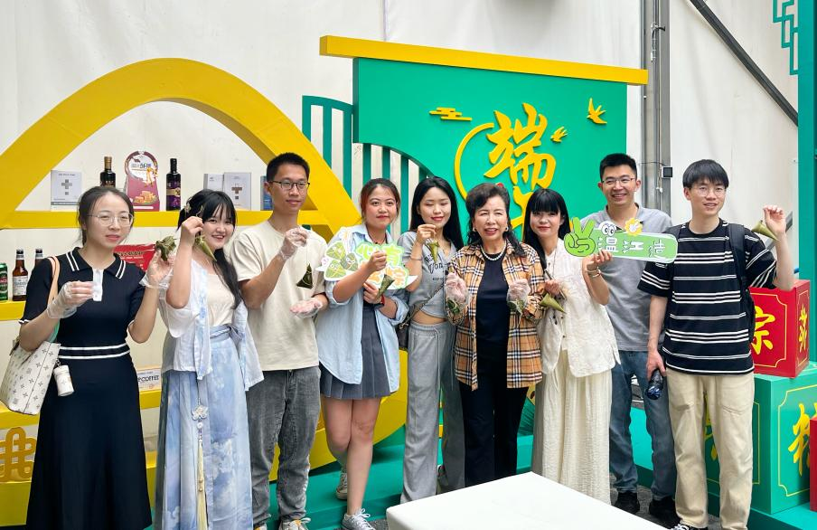 教师节特辑 | 忠诚守护初心，医术解除病痛 —— 党员同志眼中的张虹教授(图5)