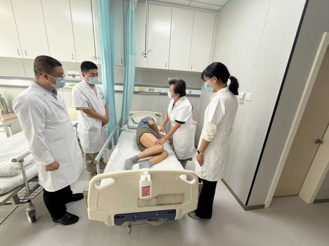 我院张虹教授和李雪梅博士应邀赴新疆传授中医药适宜技术(图8) 我院张虹教授和李雪梅博士应邀赴新疆传授中医药适宜技术(图8)