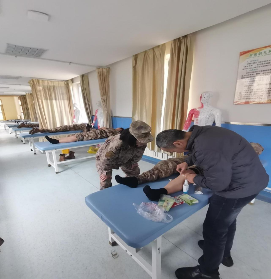 成都中医药大学第三附属医院走进新疆某部队 开展“岐黄精英进军营 杏林妙手护边疆”科普和义诊活动(图8)