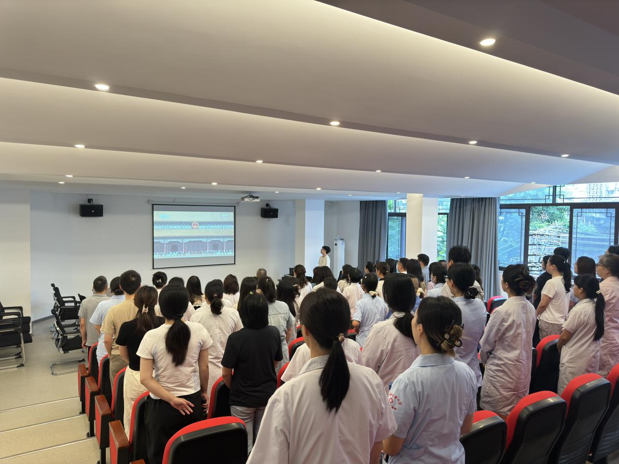 第三附属医院多形式组织观看纪念中国人民抗日战争暨世界反法西斯战争胜利80周年大会(图1)